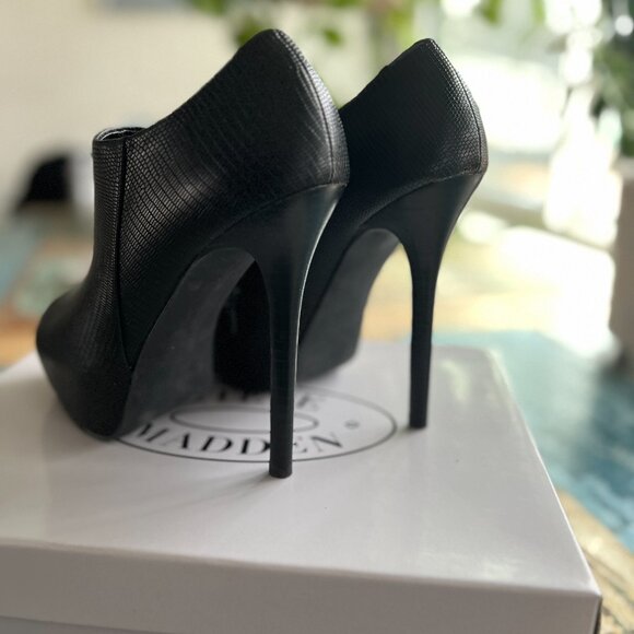 Steve Madden Naydean Black Snake Booties - Picture 4 of 7